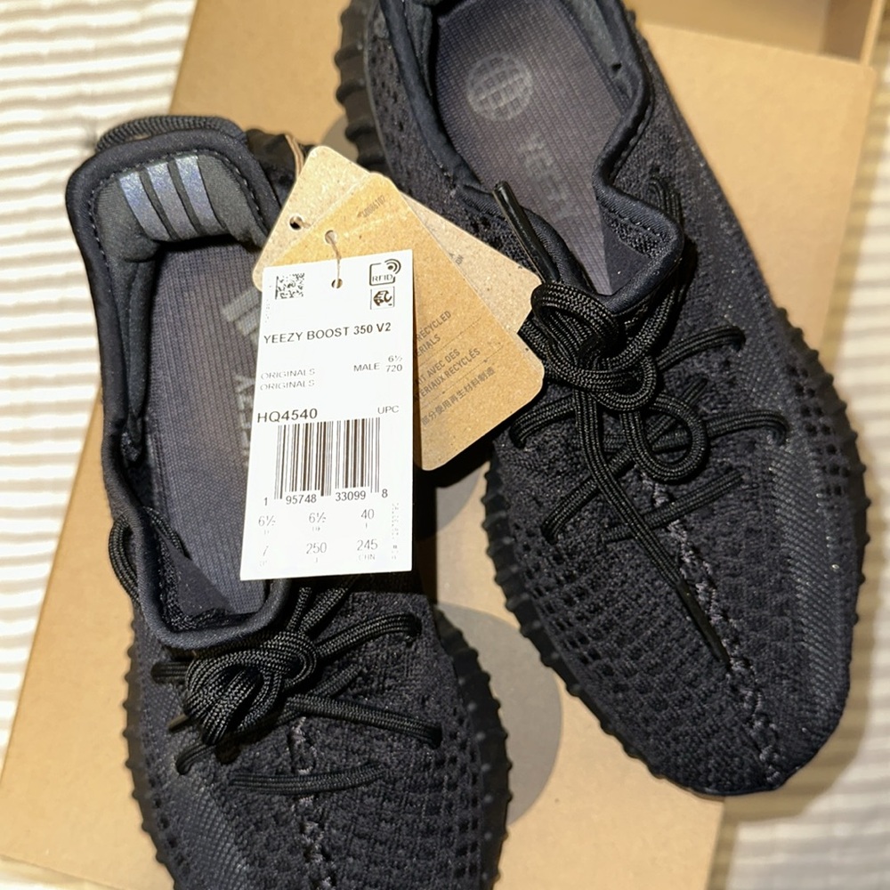 Yeezy boost 350 almost new black